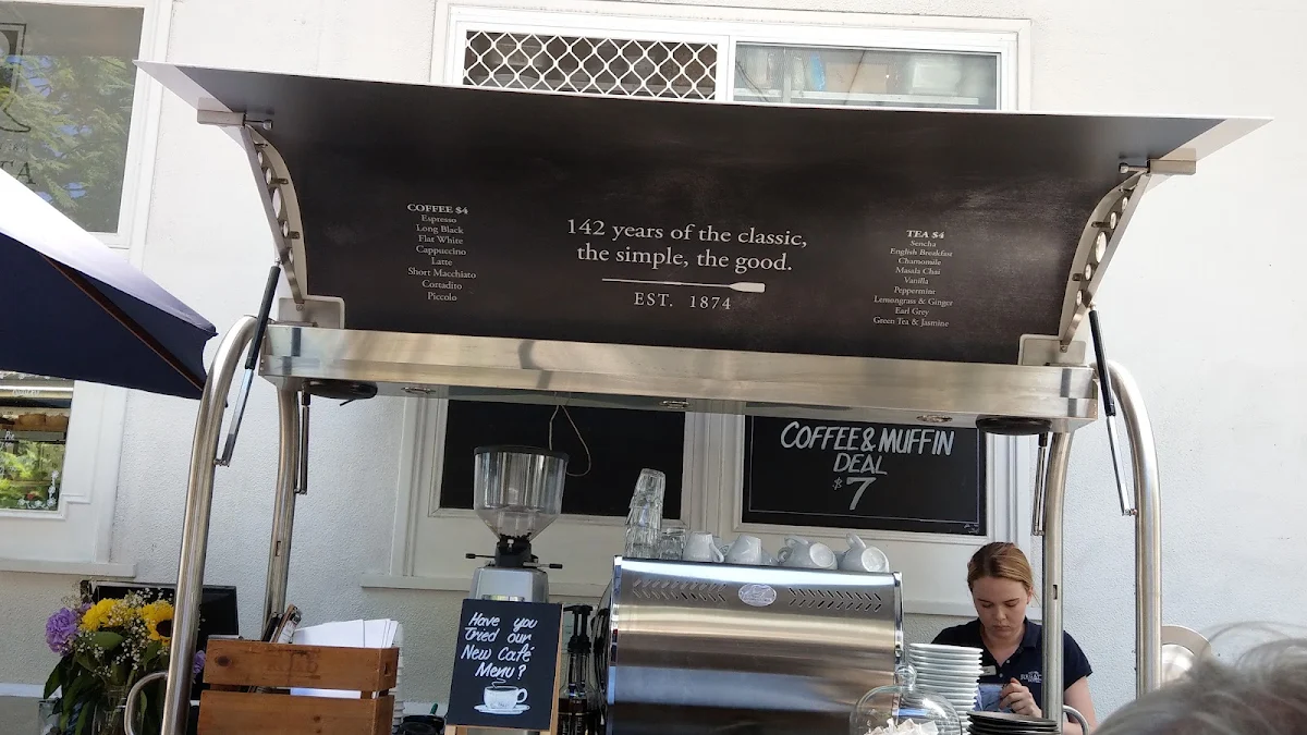 Menu, Regatta Hotel
