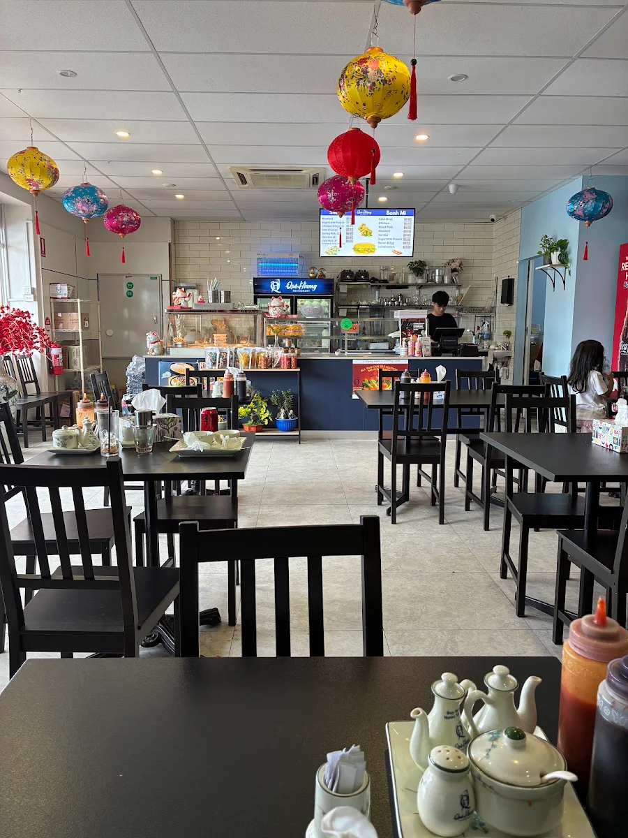 Vibe, Que Huong Restaurant