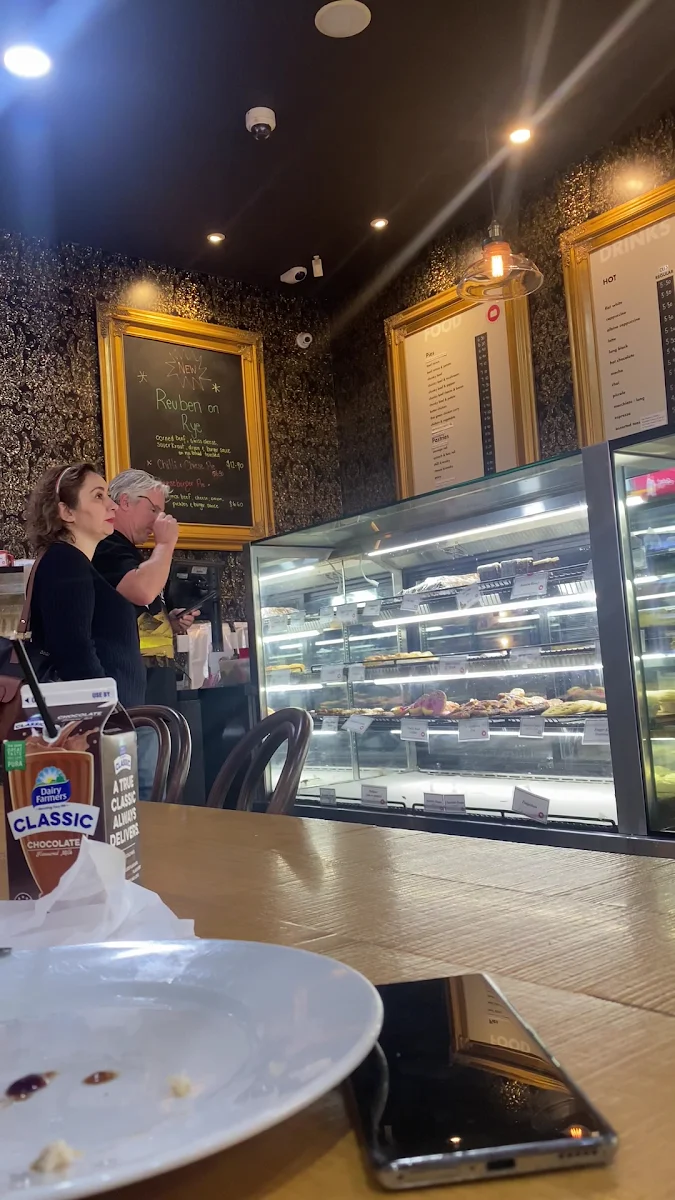 Vibe, Hyde Park Bakery