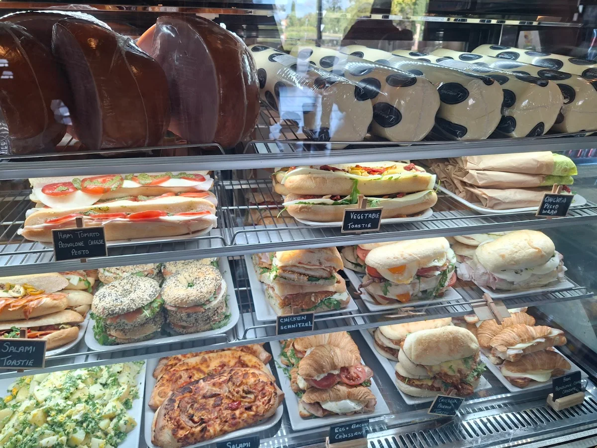 Menu, Izzy's Cafe