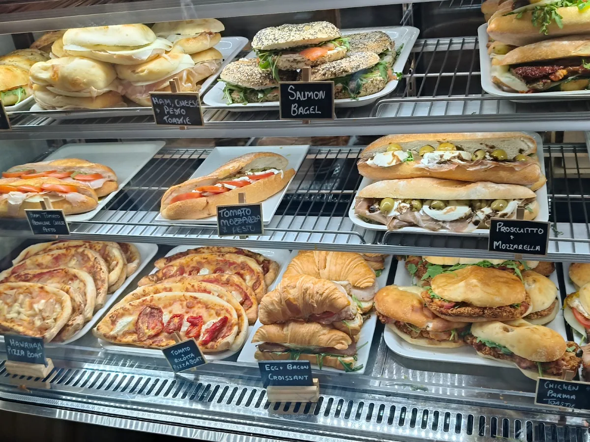 Menu, Izzy's Cafe