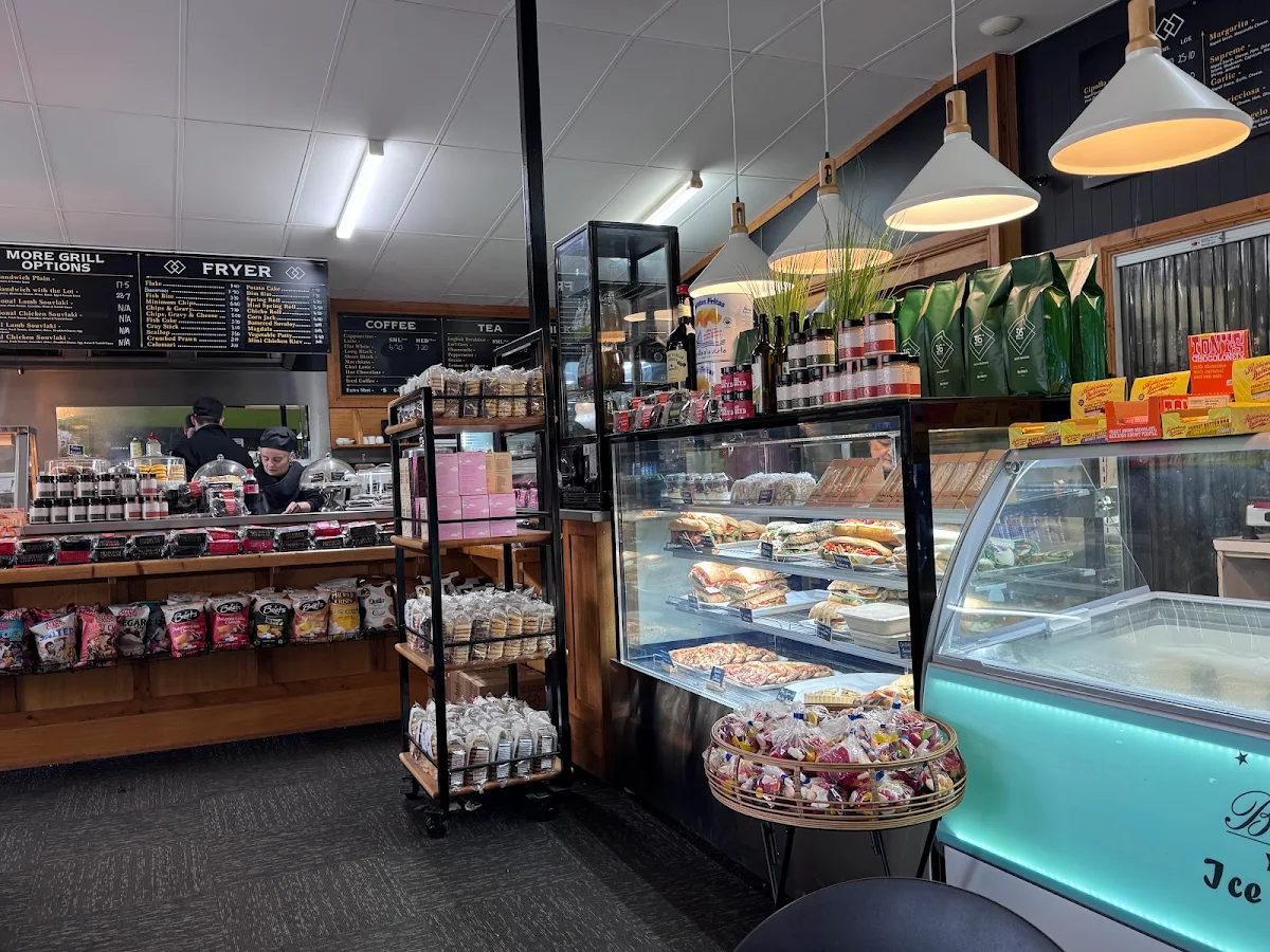 Vibe, Izzy's Cafe