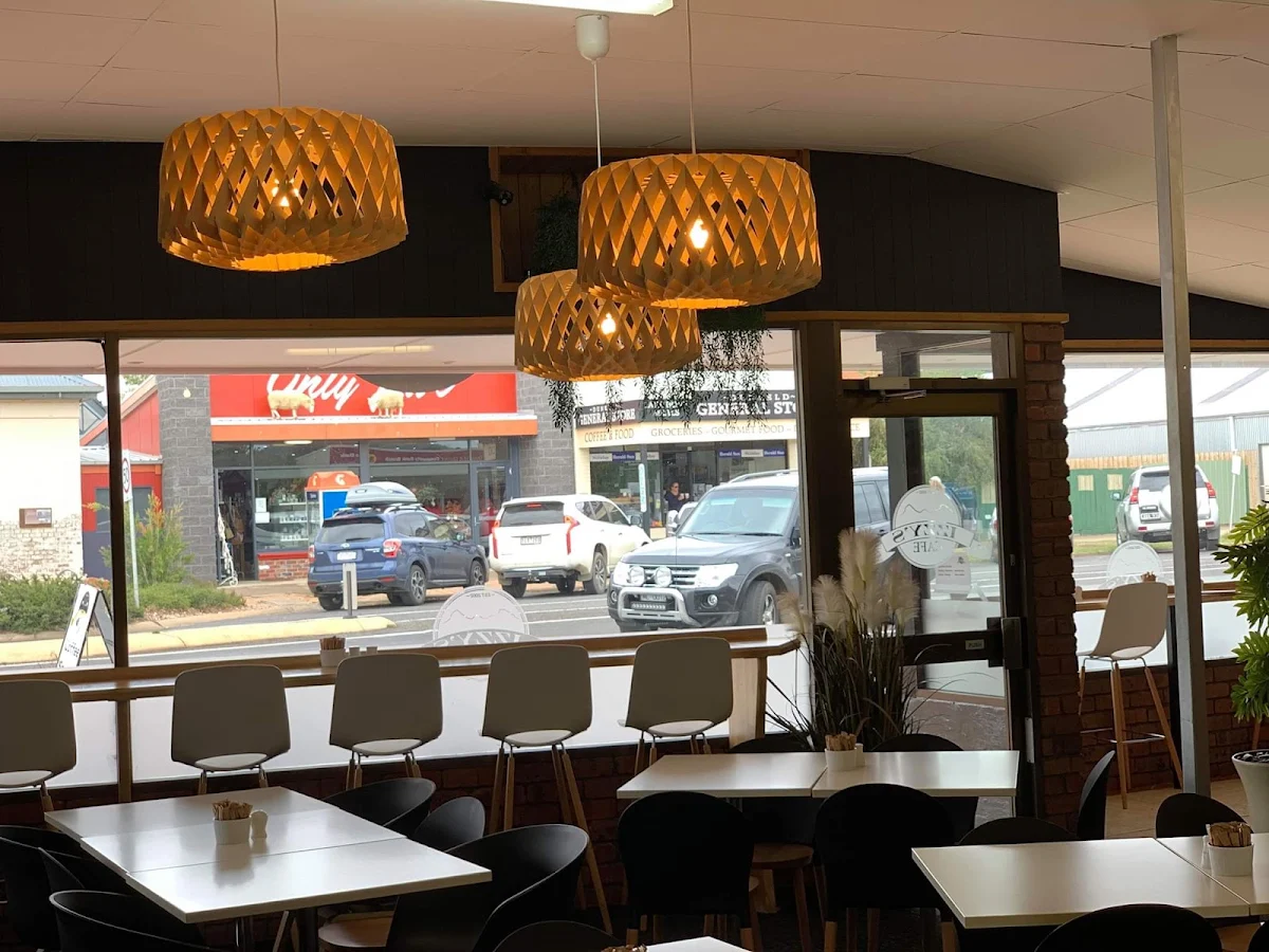 Vibe, Izzy's Cafe