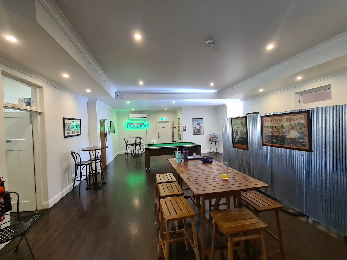 Vibe, Linga Longa Inn Hotel