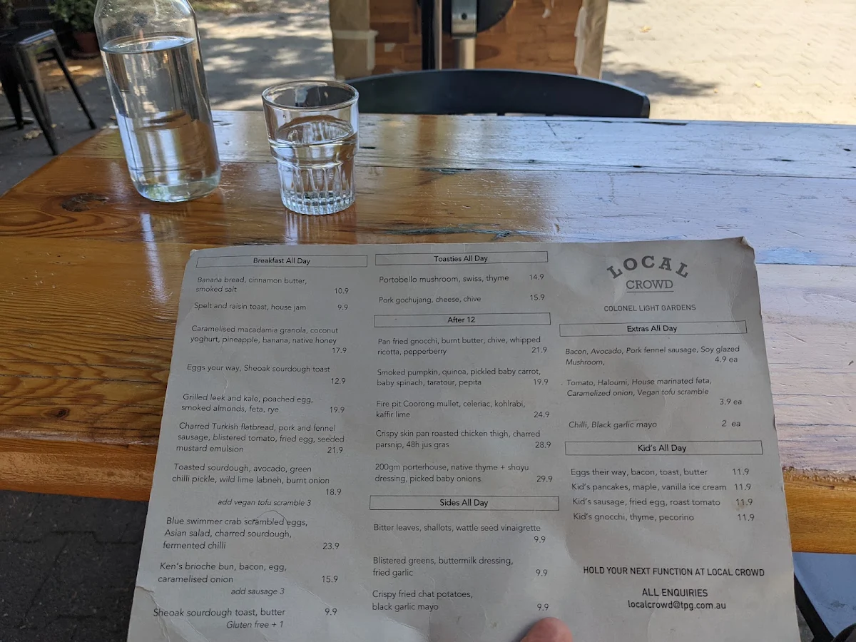 Menu, Local Crowd
