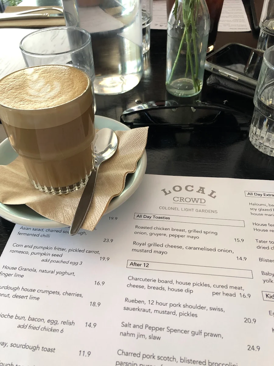 Menu, Local Crowd