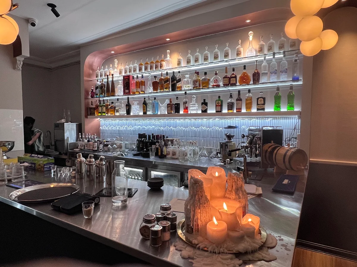 Vibe, Kalina's Restaurant