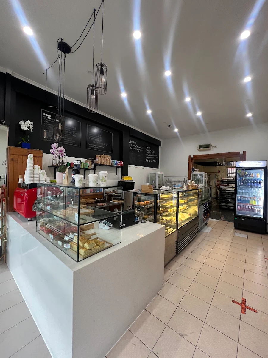 Vibe, Bake'n Flake Bakery & Cafe