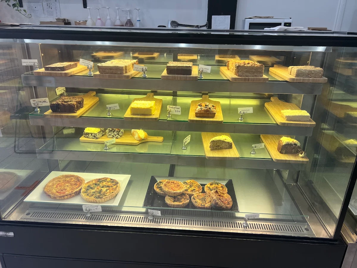 Vibe, Bake'n Flake Bakery & Cafe