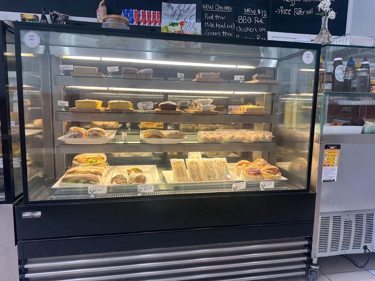 Vibe, Bake'n Flake Bakery & Cafe