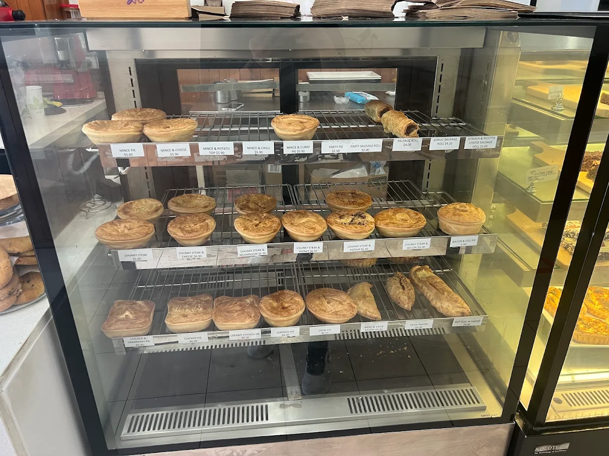Vibe, Bake'n Flake Bakery & Cafe