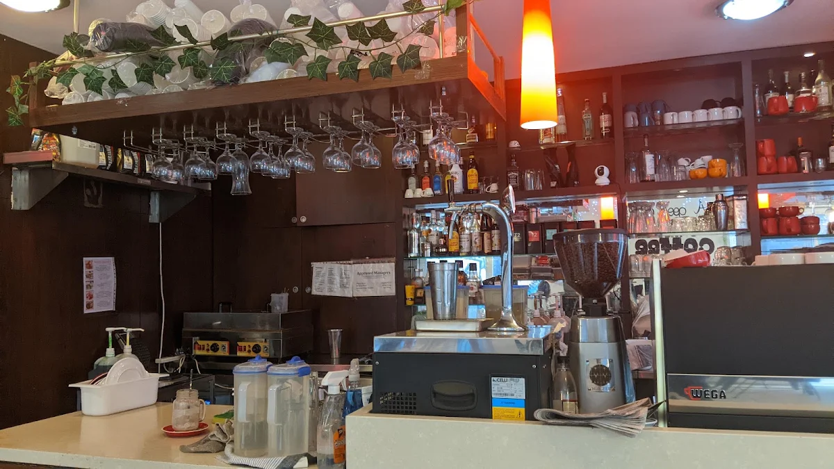 Vibe, Breve's Cafe & Bar