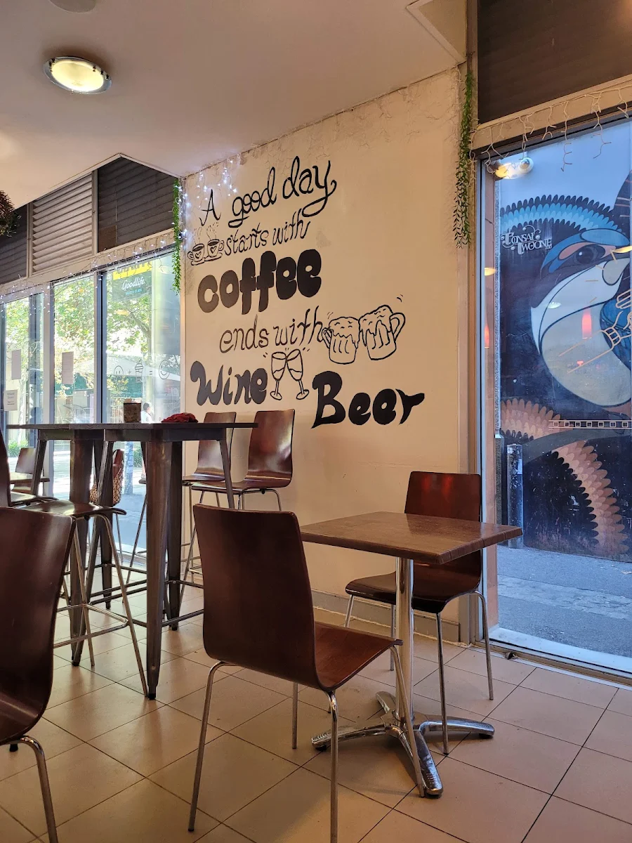 Vibe, Breve's Cafe & Bar