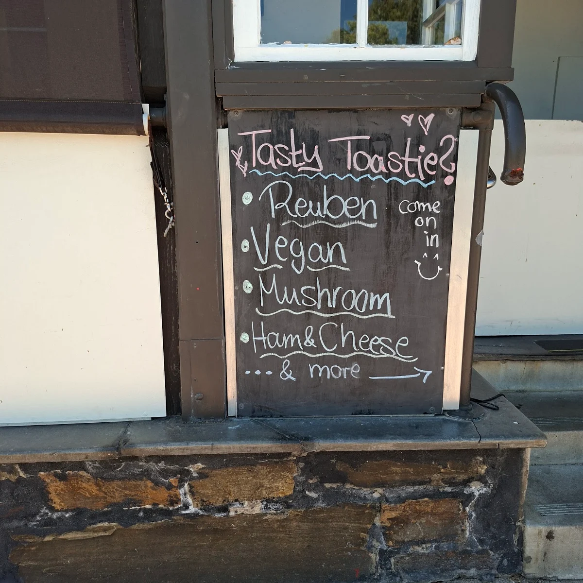 Menu, Queenies Store