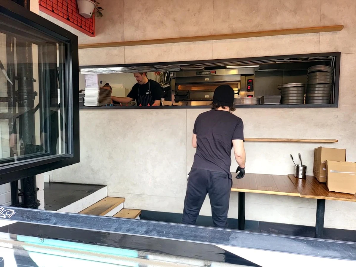 Vibe, Deep End Pizza