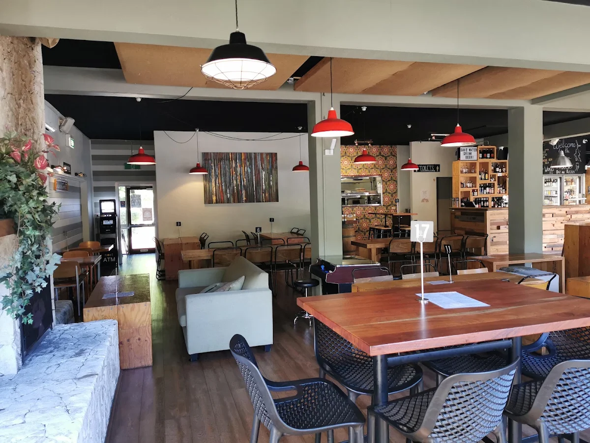 Vibe, The Pour House Bar and Kitchen
