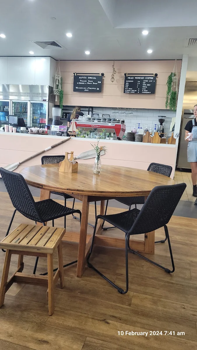 Vibe, Alfie's Cabarita