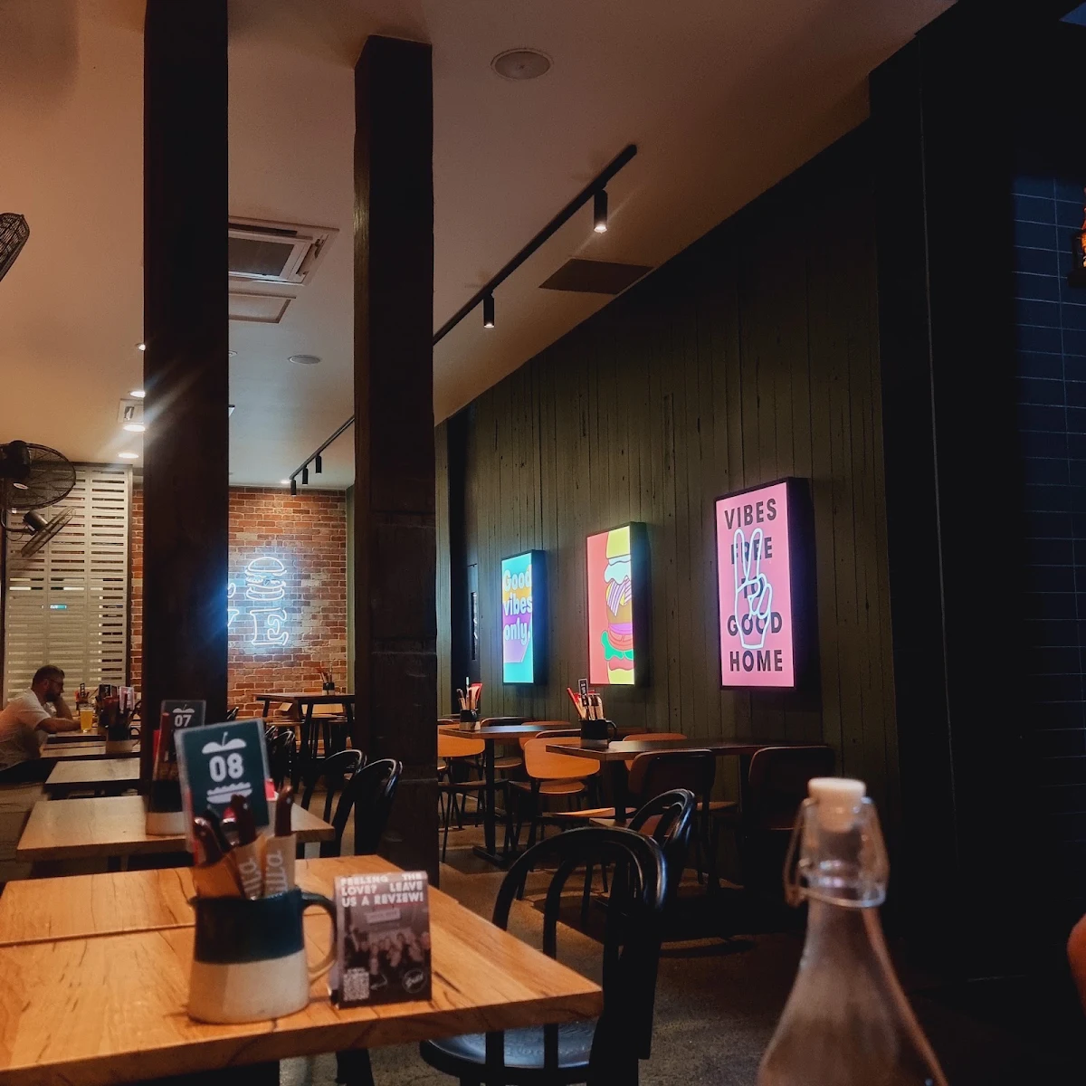 Vibe, Grill'd Burgers - Cairns Esplanade