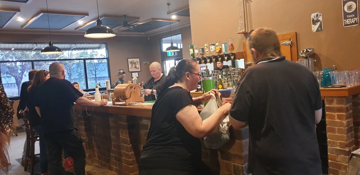 Vibe, Bogan Gate Pub