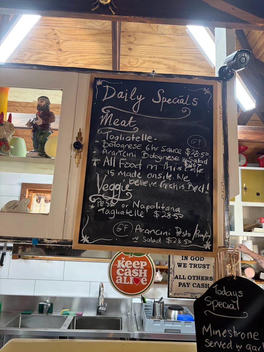 Menu, Sale e Pepe Deli