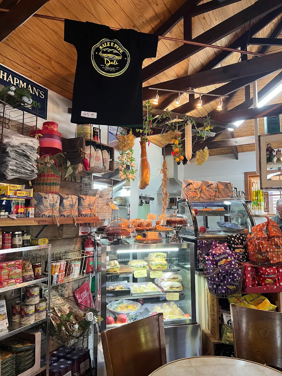Vibe, Sale e Pepe Deli