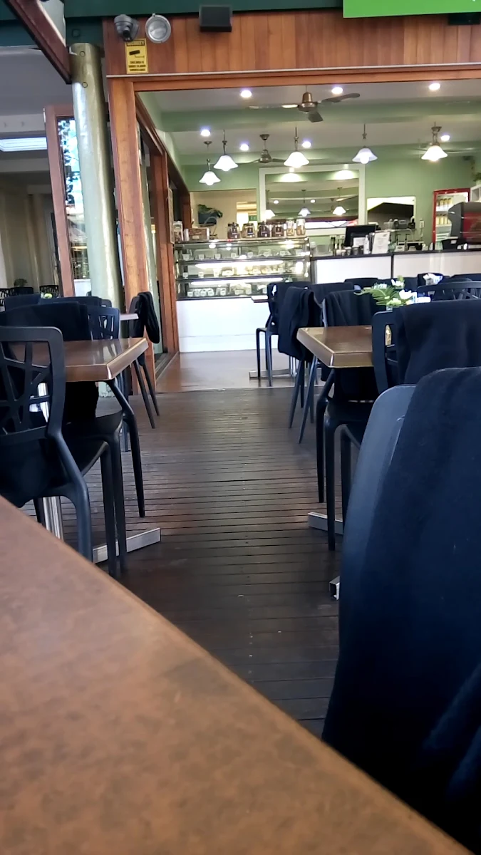 Vibe, Cafe 65