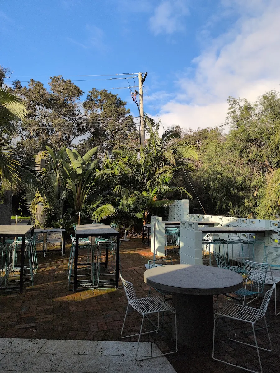 Vibe, Bungalow Neighbourhood Social