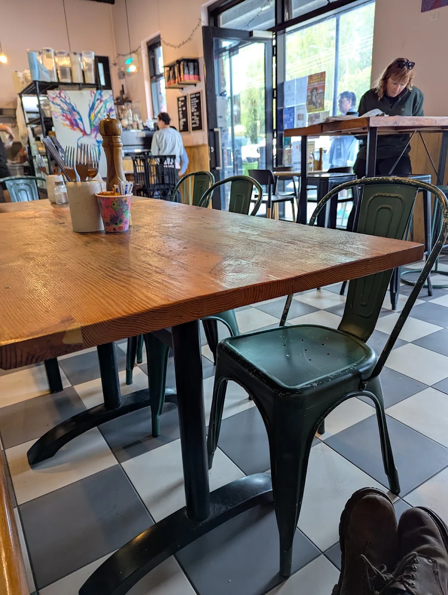 Vibe, Hilltop Grind Cafe