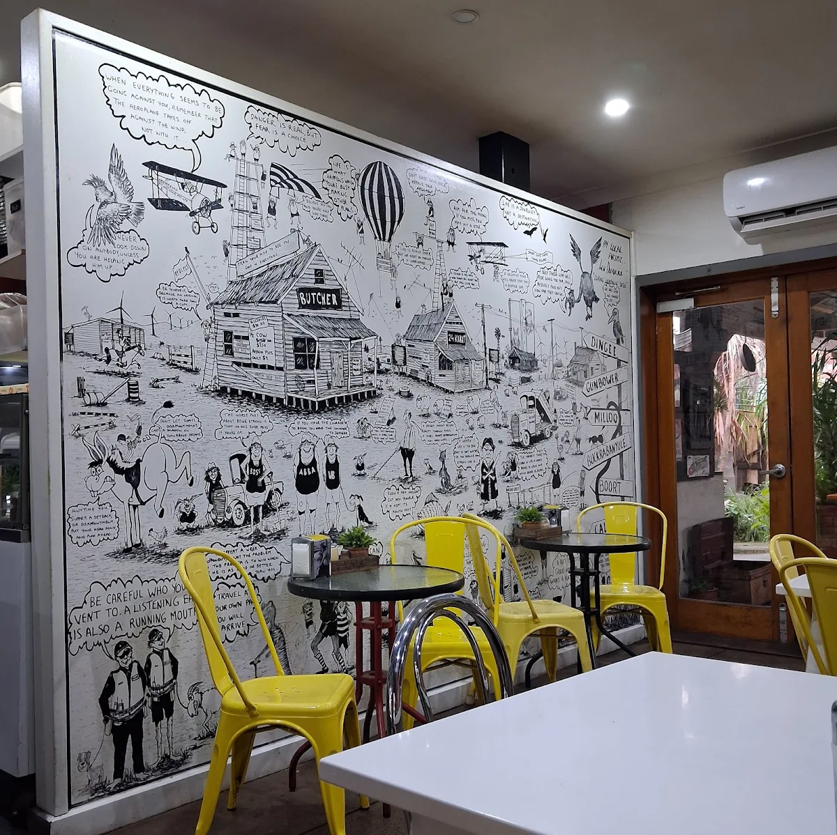 Vibe, 24 Karat Café