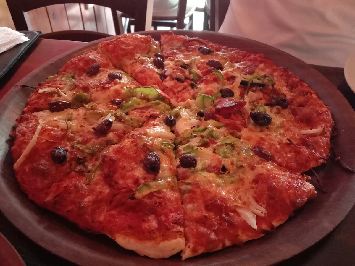 Food & drink, Jerry's Famous Pizza