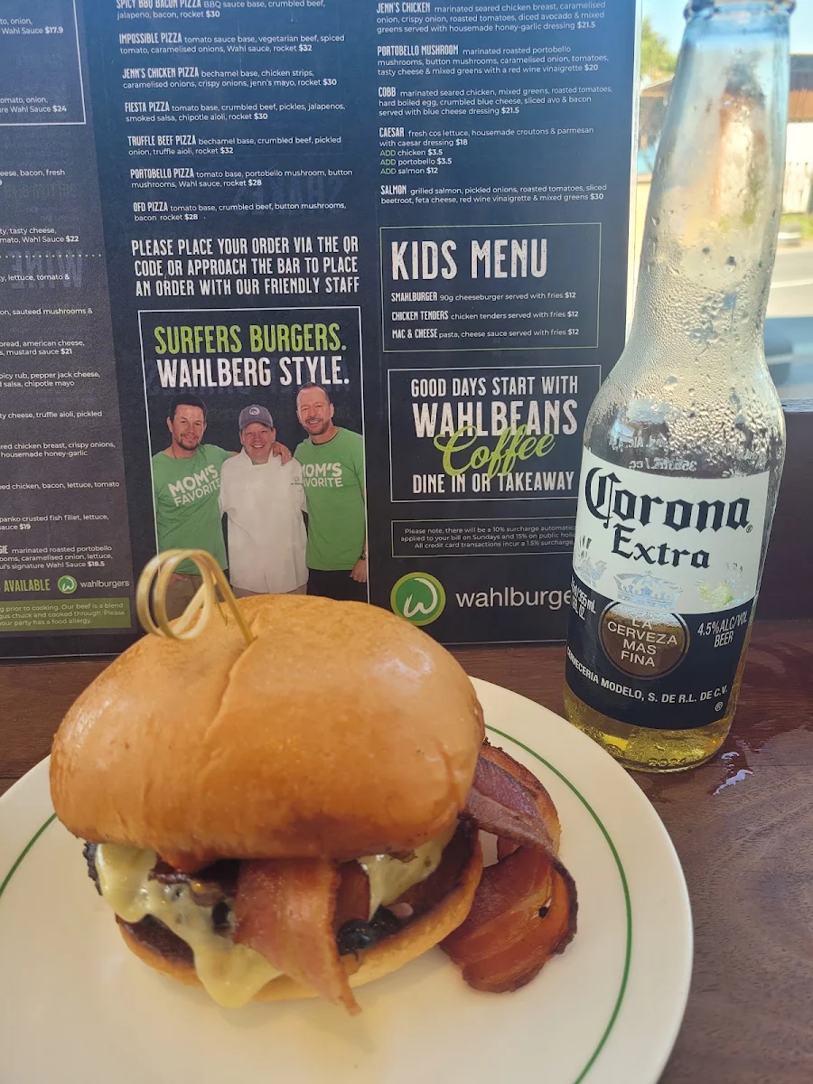 Menu, Wahlburgers