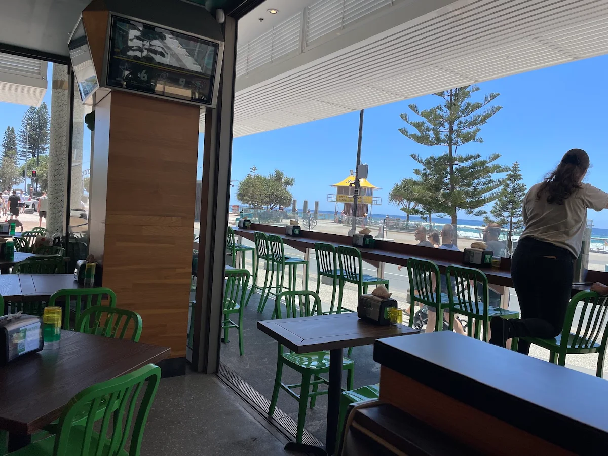 Vibe, Wahlburgers