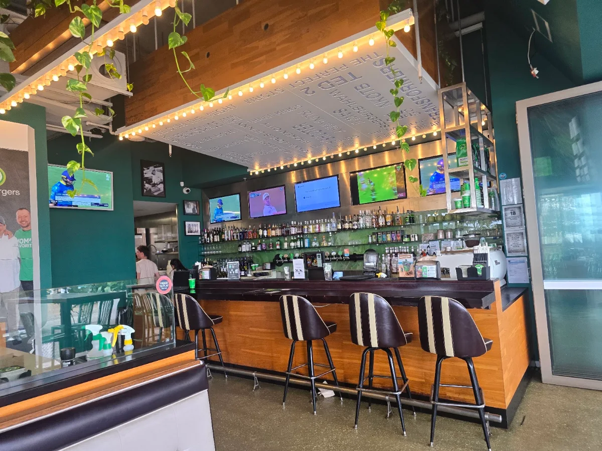 Vibe, Wahlburgers