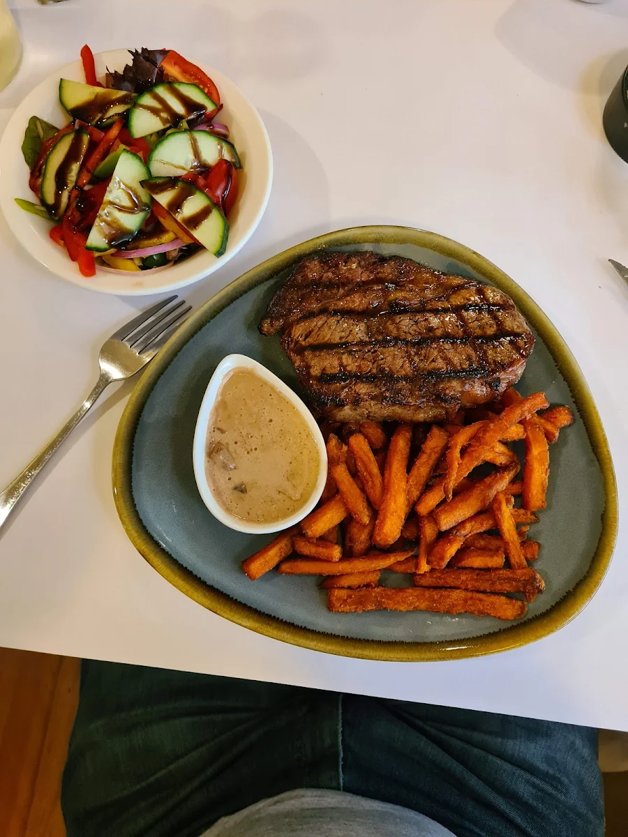 Food & drink, Gregorys on Goonoo Goonoo
