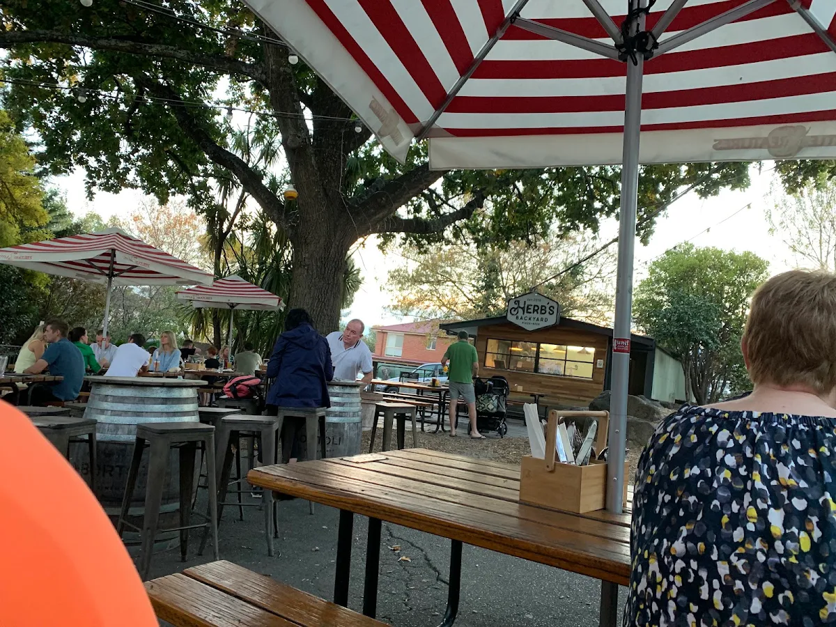 Vibe, Public Bar Beer Garden