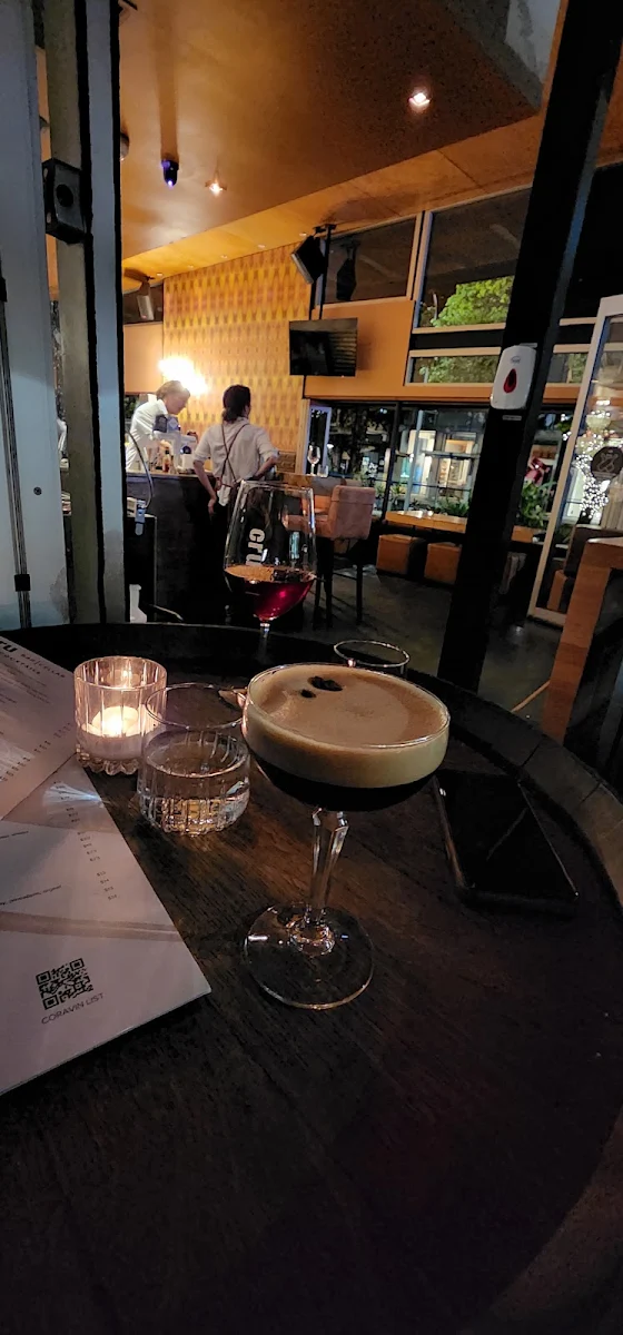 Food & drink, CRU Bar & Cellar