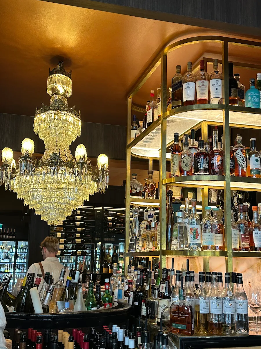 Vibe, CRU Bar & Cellar
