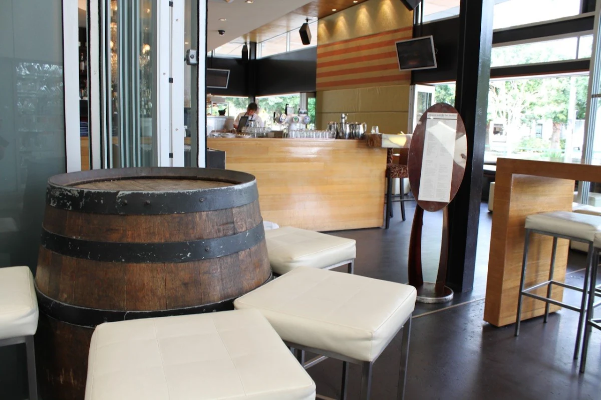 Vibe, CRU Bar & Cellar