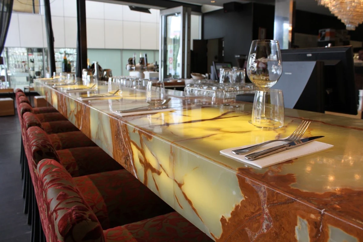 Vibe, CRU Bar & Cellar