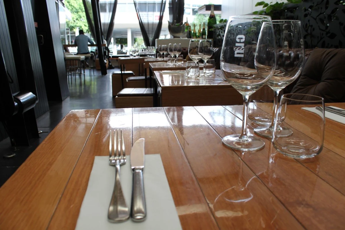Vibe, CRU Bar & Cellar