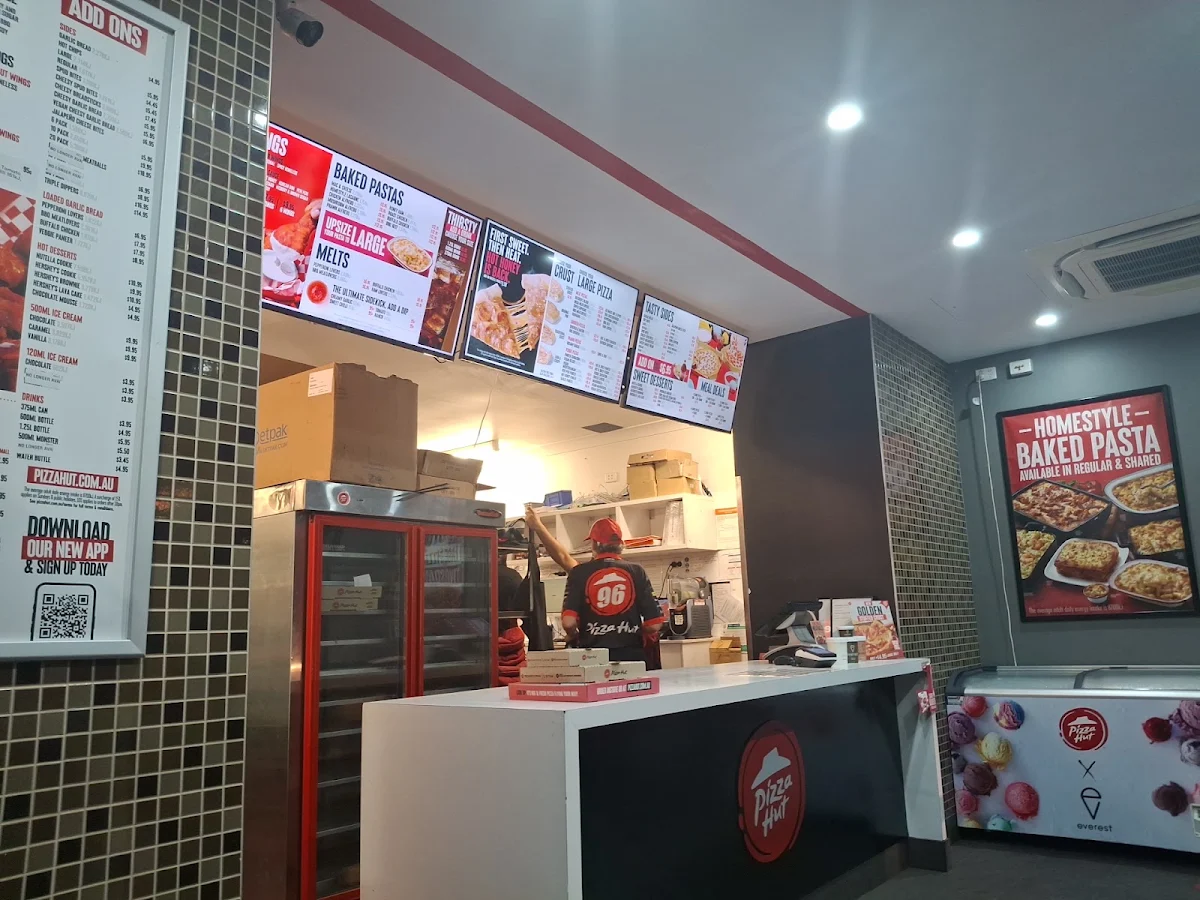 Menu, Pizza Hut The Lakes
