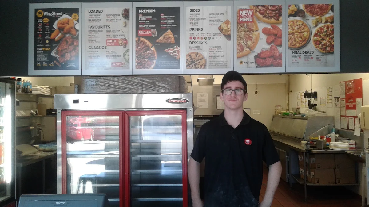 Vibe, Pizza Hut The Lakes