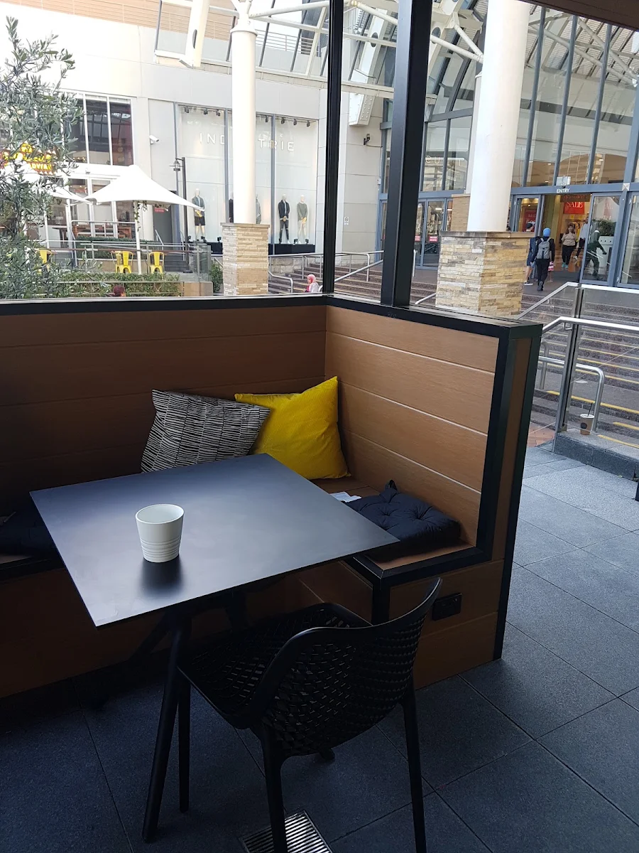Vibe, Cafe Academia