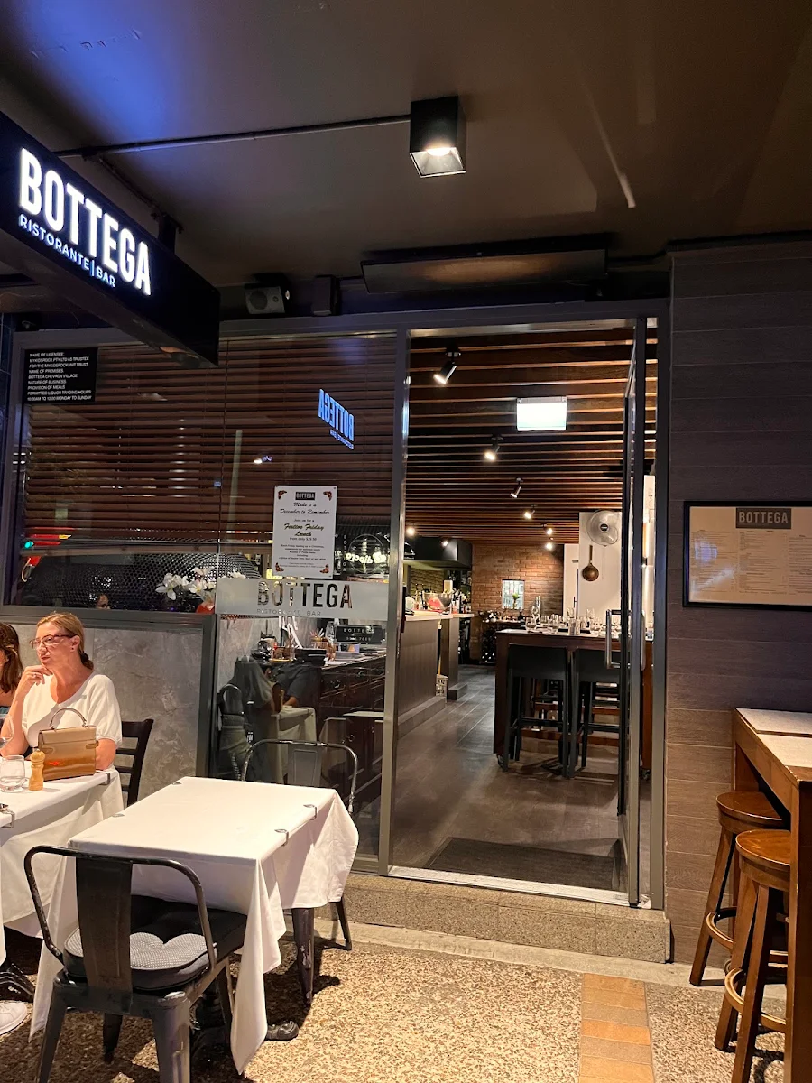Vibe, Bottega Chevron Village