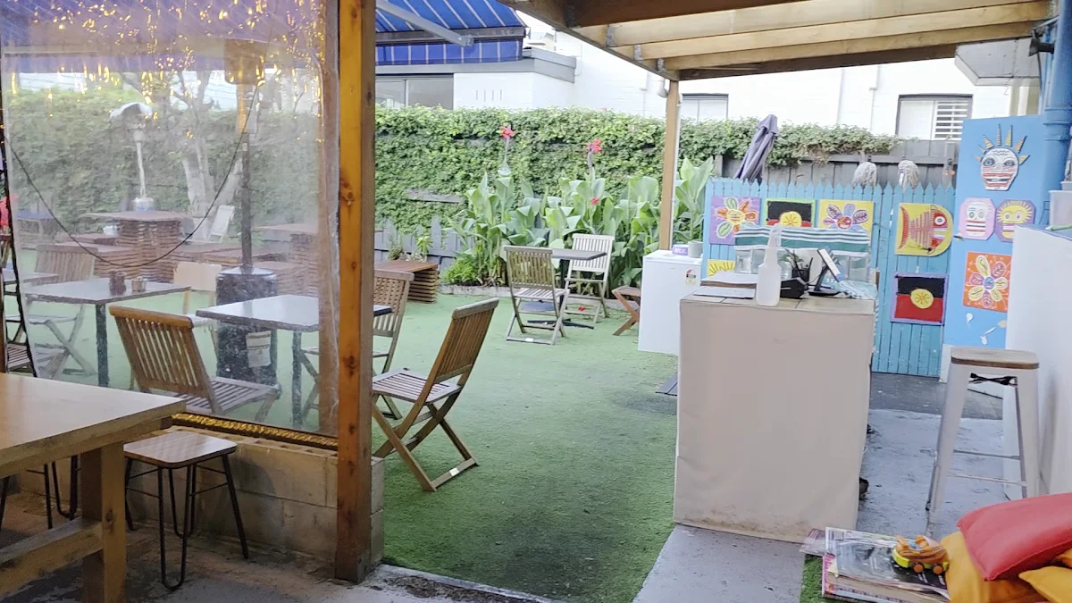 Vibe, neighbours cafe