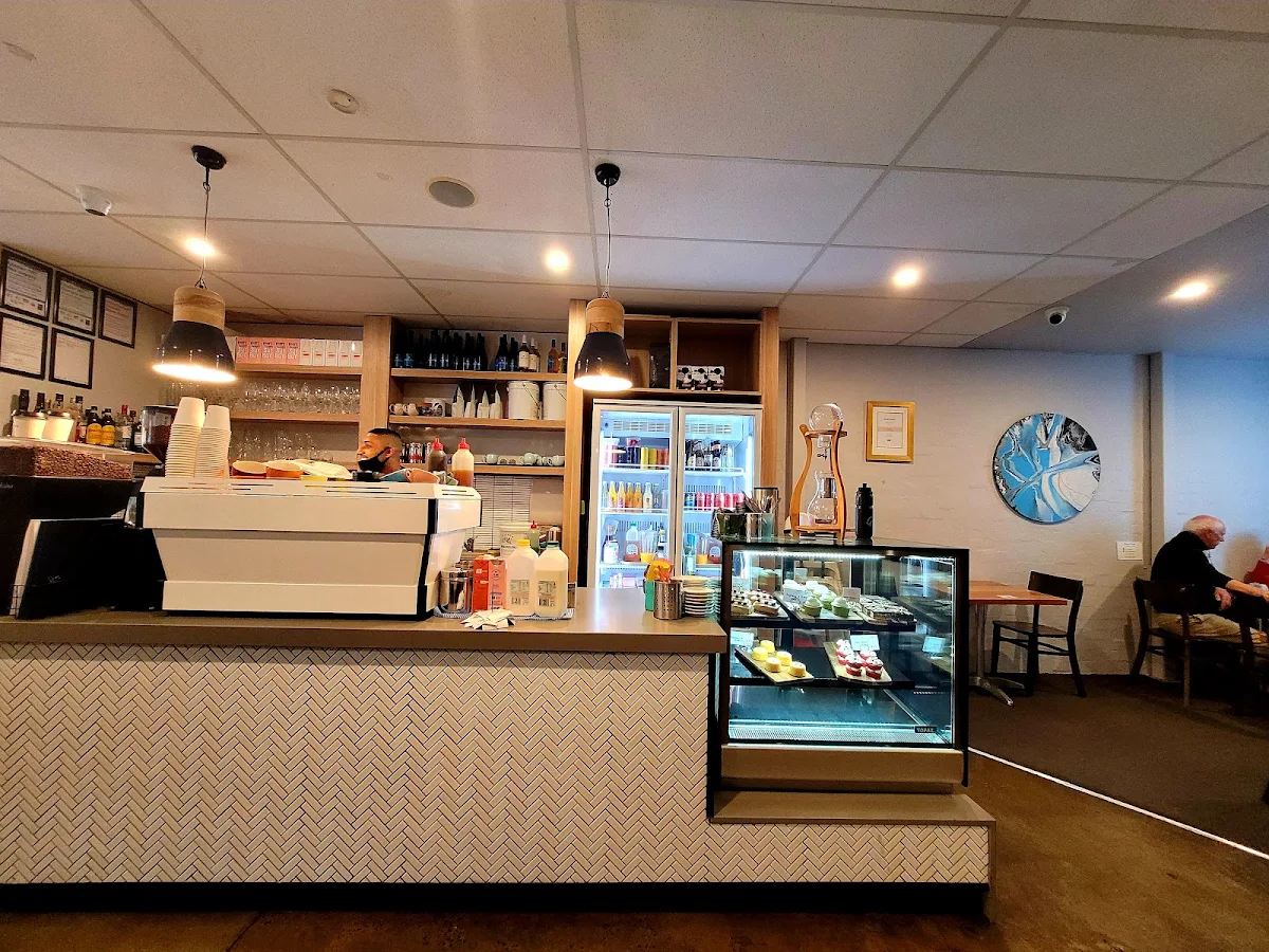Vibe, Winter's Cafe.