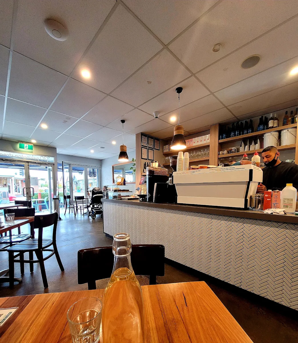 Vibe, Winter's Cafe.