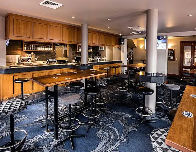 Vibe, Parkview Hotel