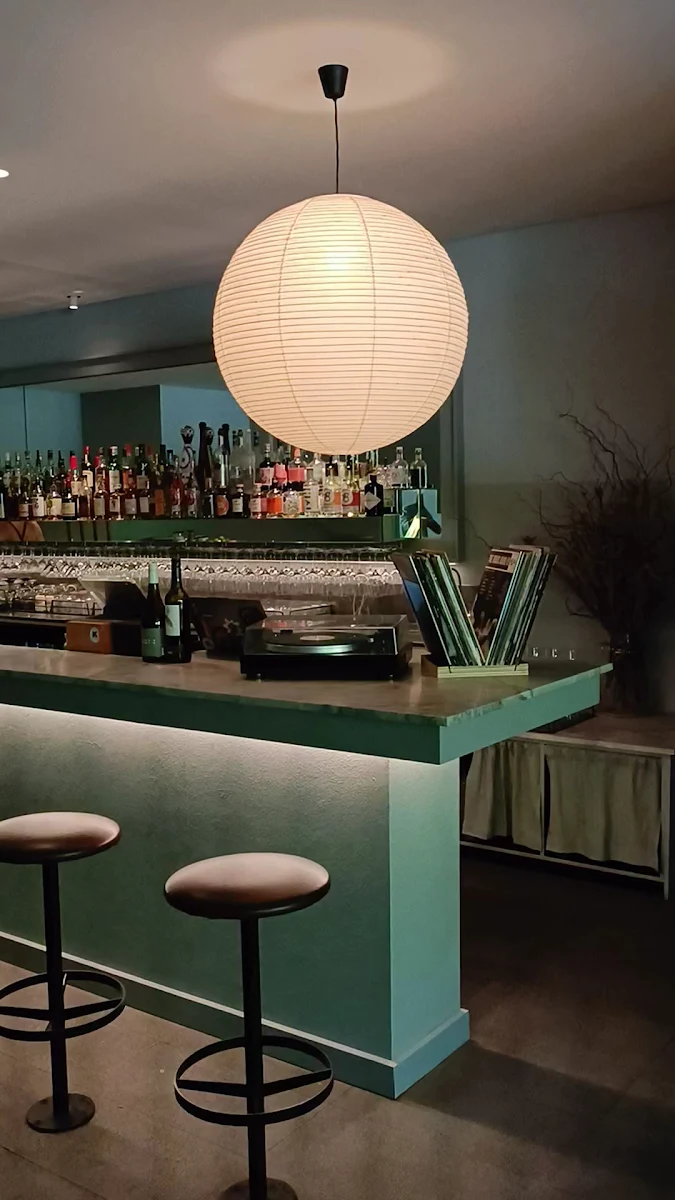 Vibe, KHOU BAR