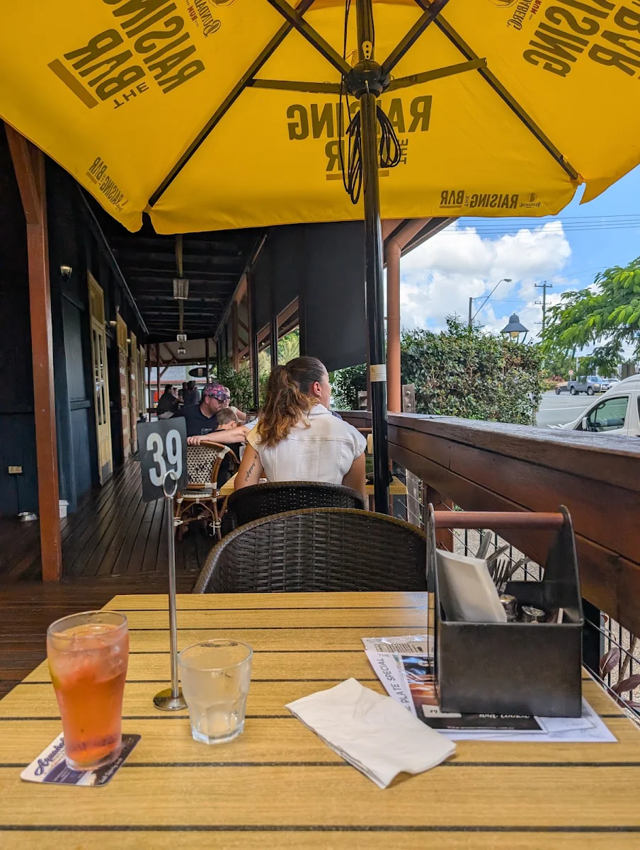 Vibe, Woodford Garden Bistro